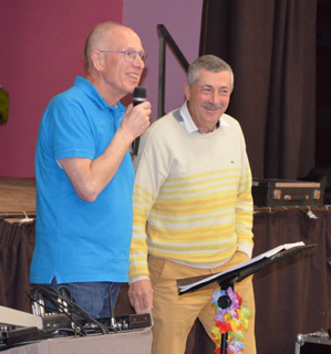 à gauche Jean-Paul Mayer, co-président du club, à droite Christian Fazzino "l'homme du siècle" (pétanque)