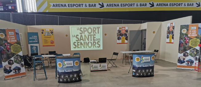 Le stand prêt à recevoir le public Le stand prêt à recevoir le public