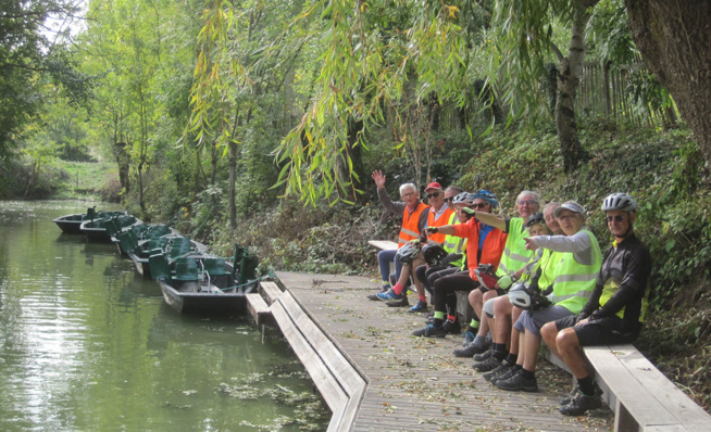 VÉLO-RANDO DANS LE MARAIS POITEVIN VÉLO-RANDO DANS LE MARAIS POITEVIN