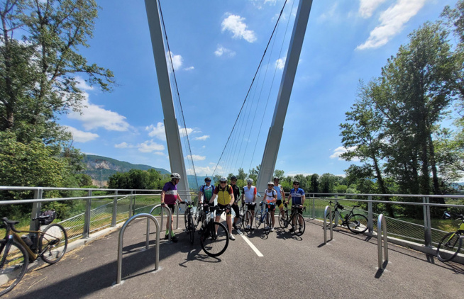 Sur la passerelle de Virignin