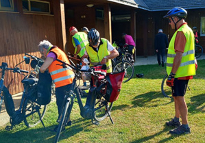 LA MAYENNE, UN VOYAGE INATTENDU... À BICYCLETTE... LA MAYENNE, UN VOYAGE INATTENDU... À BICYCLETTE...