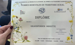 BRIGITTE GRANDPOIRIER RÉCOMPENSÉE BRIGITTE GRANDPOIRIER RÉCOMPENSÉE