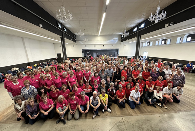 220 DANSEUSES ET DANSEURS RÉUNIS À FEURS