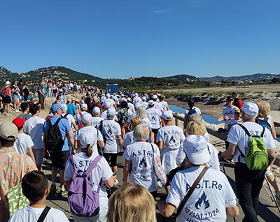 L'ASTRE S'ILLUMINE AU PASSAGE DE LA FLAMME À HYÈRES L'ASTRE S'ILLUMINE AU PASSAGE DE LA FLAMME À HYÈRES