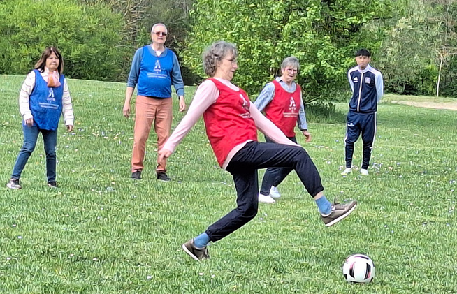 LE CLUB DE MELUN S’ESSAIE AU FOOT EN MARCHANT LE CLUB DE MELUN S’ESSAIE AU FOOT EN MARCHANT