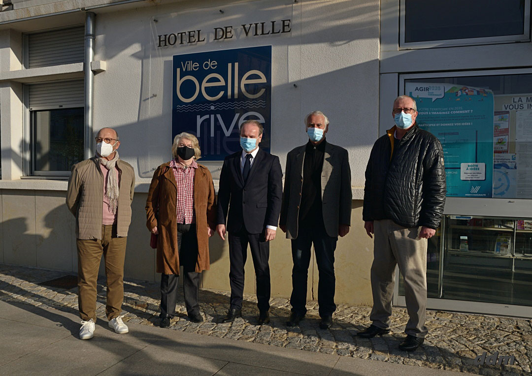 De gauche à droite sur la photo : Serge Vallet président du club de Bellerive, Yolande Guériaud, François Sennepin, maire de Bellerive-sur-Allier, Philippe Pitalier, Jean-Paul Botteau
