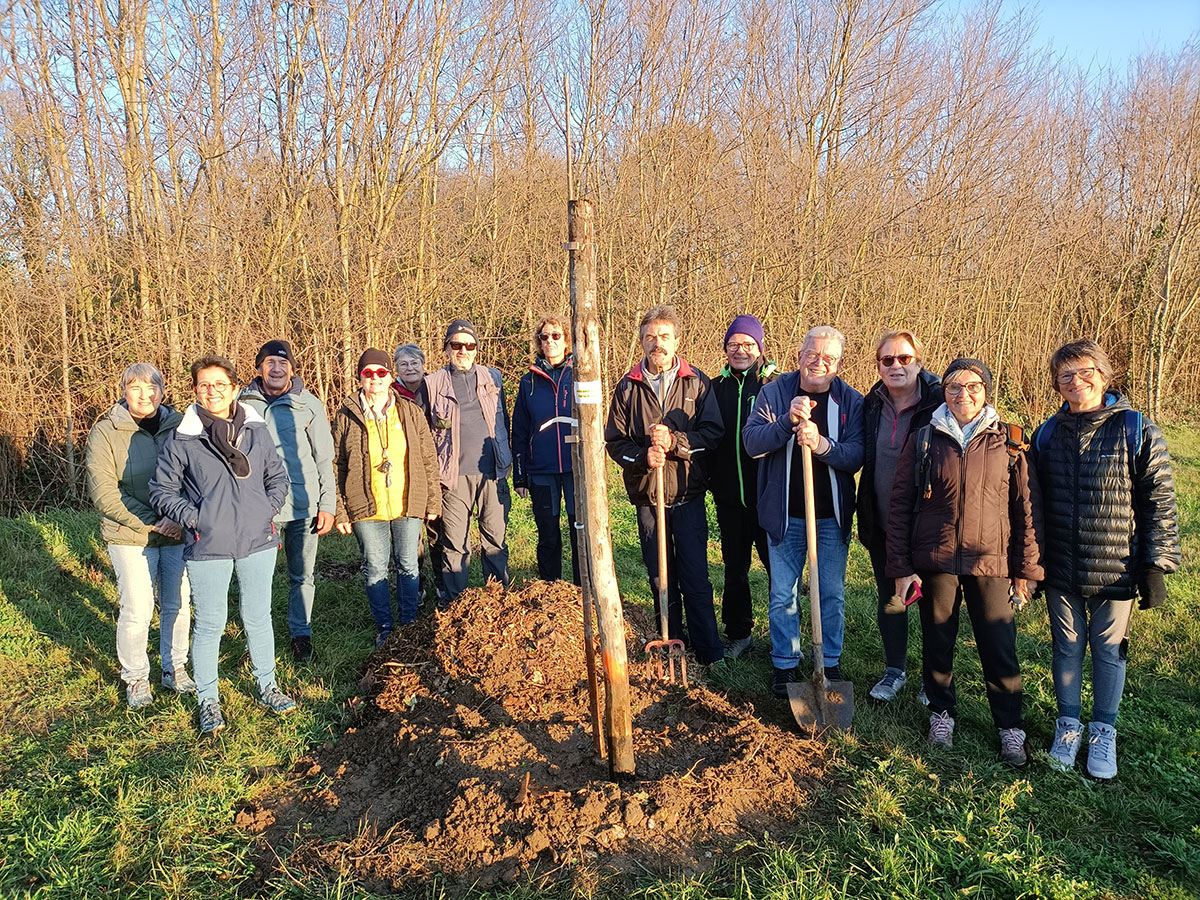 PLANTATION D'UN ARBRE À GIVRAND