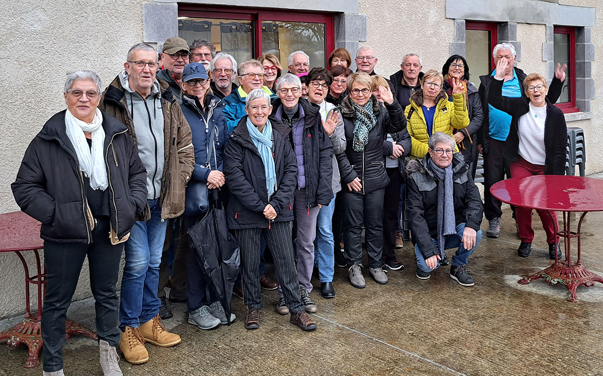 SÉJOUR RAQUETTES EN AUVERGNE SÉJOUR RAQUETTES EN AUVERGNE