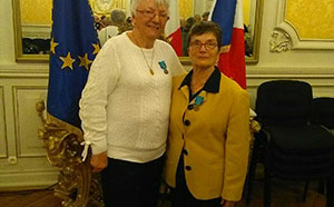 DEUX ANIMATRICES MÉDAILLÉES DEUX ANIMATRICES MÉDAILLÉES