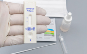 DES TESTS À DOMICILE POUR LA COVID-19 DES TESTS À DOMICILE POUR LA COVID-19
