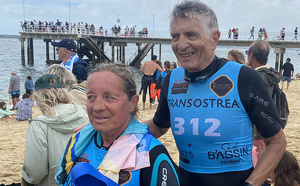 DES ADHÉRENTS D’ARCACHON SE JETTENT À L’EAU